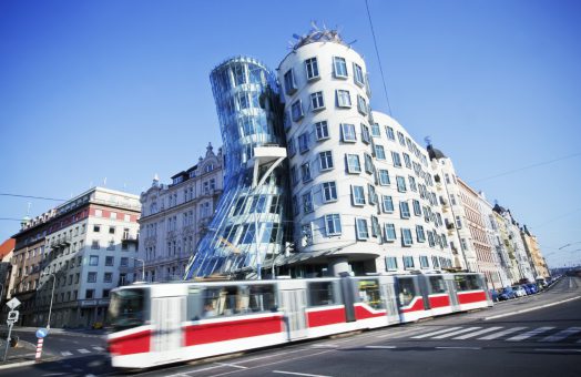 prague tours: dancing house