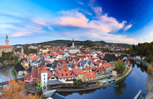 vienna to prague via cesky krumlov: Vltava river in Cesky Krumlov