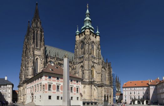 prague tours: st.vitus cathedral at the prague castle