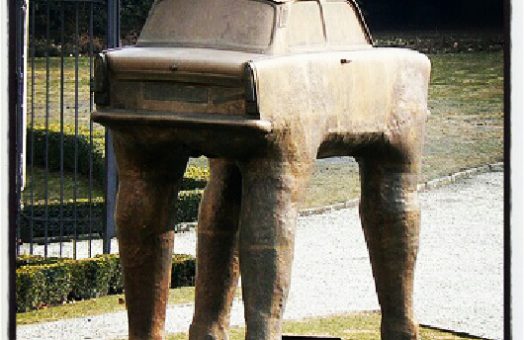 david-cerny-trabant-with-legs