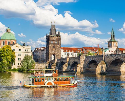 Prague Discovery with Lunch and Boat Trip