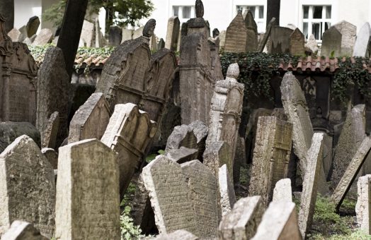 prague tours: old jewish cemetery