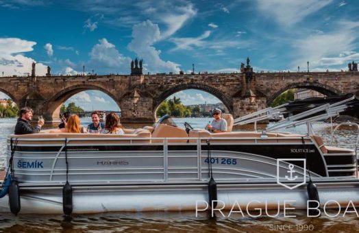 Private luxury boat trip in Prague
