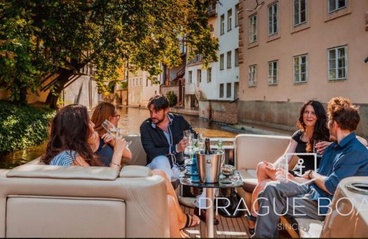 Private luxury boat trip in Prague